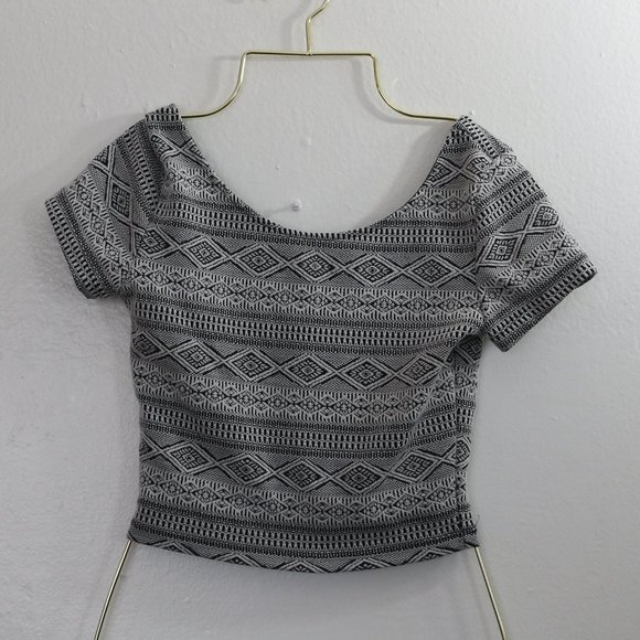 Divided Crop Top from H&M - White and Black Geometric Design, Size XS - Picture 3 of 8